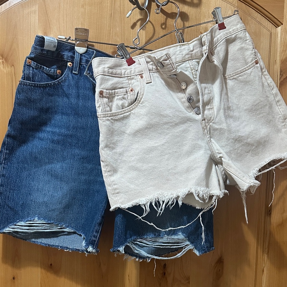Levi’s Stylish Denim and Cream Women Denim Shorts - cut offs